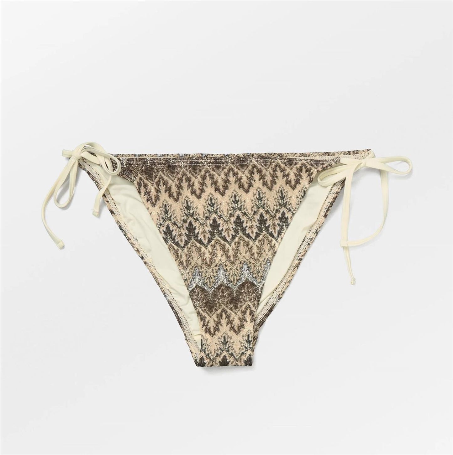 Amber Baila Bikini Tanga