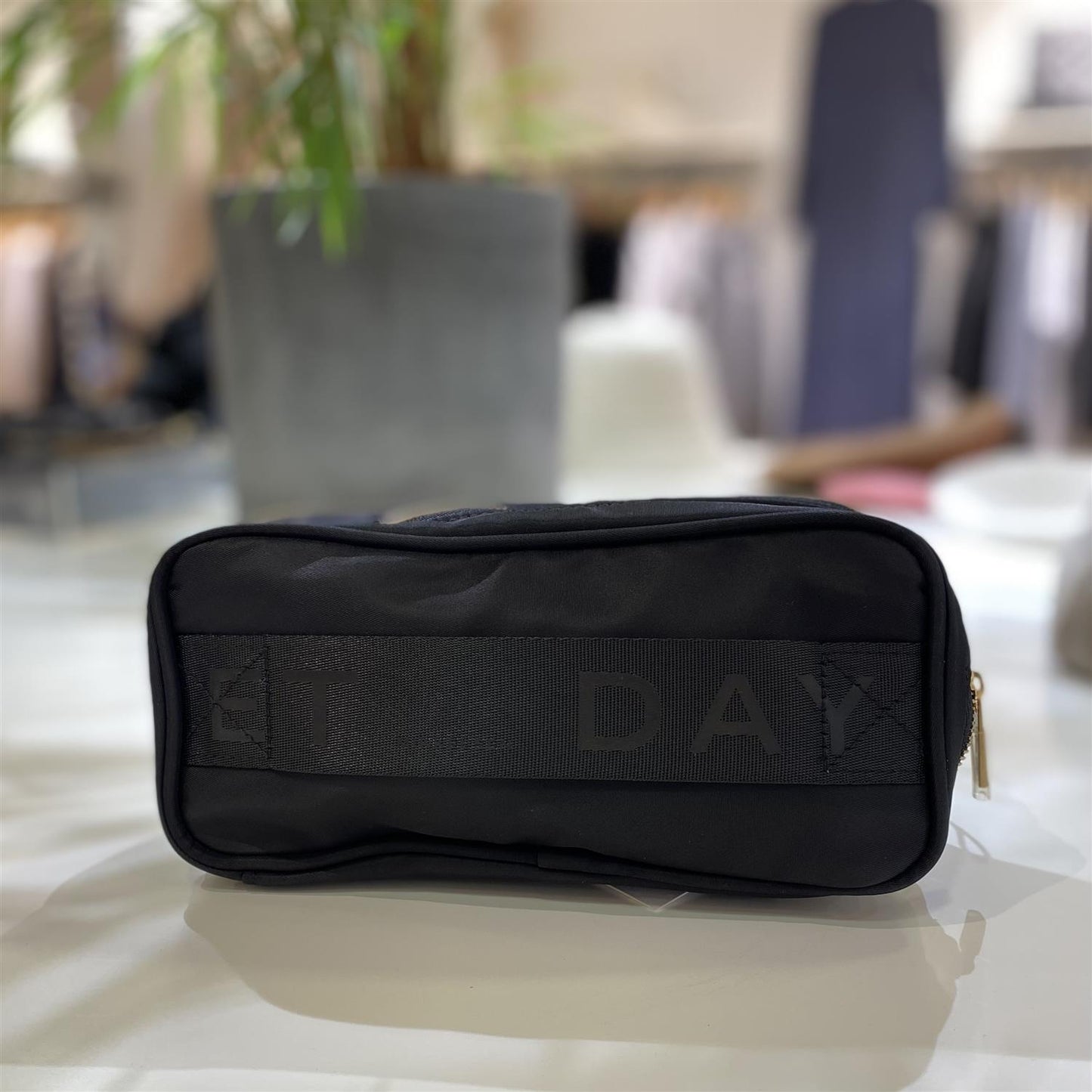 Day RE-logo band necessity bag