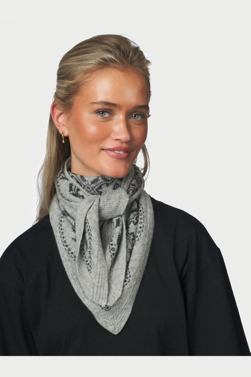 LOLANA PAISLEY KNIT SCARF