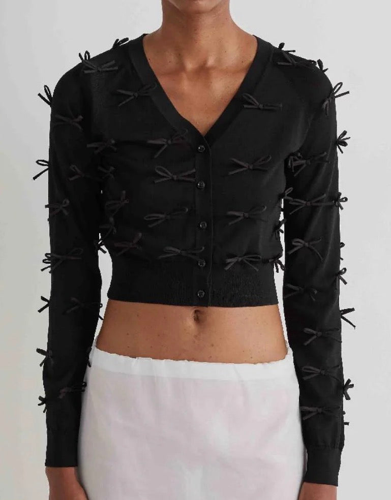 CARDIGAN CORTO CON FIOCCHI APPLICATI