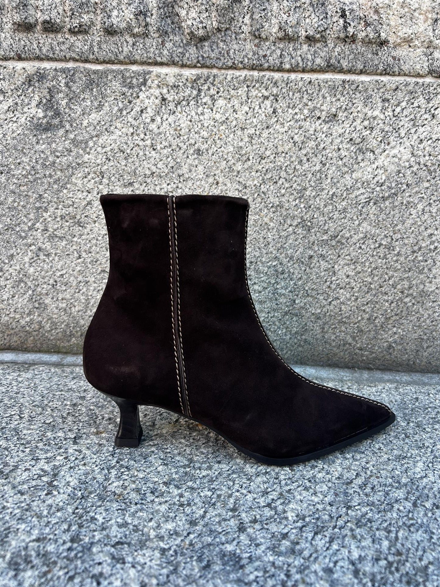 DARK BROWN SUEDE SKOLETTER