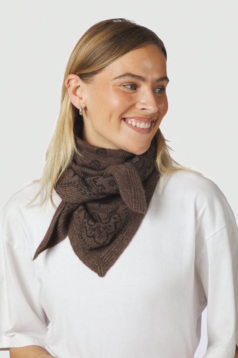 LOLANA PAISLEY KNIT SCARF