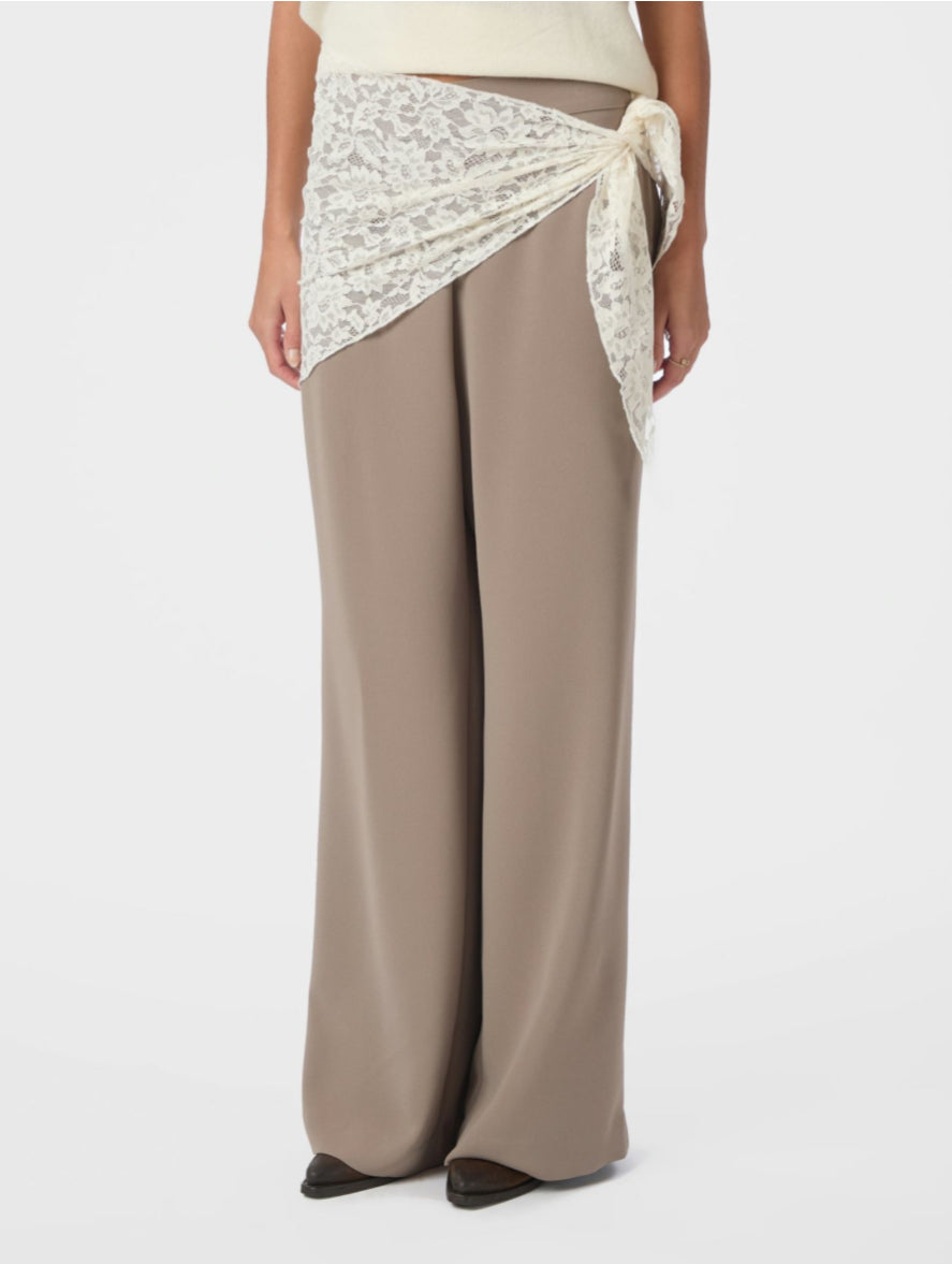 SERINA LACE SCARF
